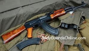 Автомат АК-47 дань уважения великому оружию.