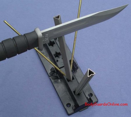 Идеальное преспособление для заточки ножа это преспосабления Spyderco Sharpmaker и Lansky