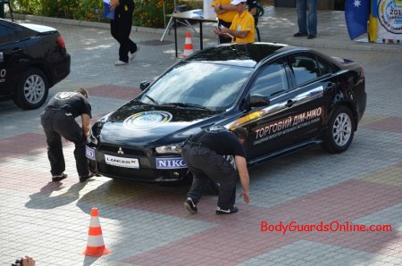 Третий Чемпионат Мира по многоборью телохранителей Ялта 2012 - поиск "взрывных устройств" в автомобиле