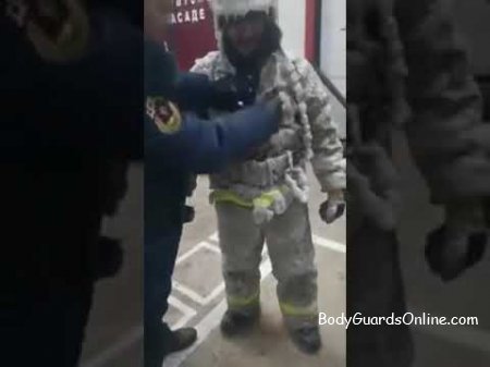 Пожарный после тушения пожара при -50 в Якутии
