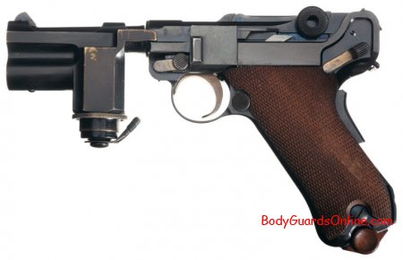 Первый тактический — пистолет Luger P08 Nachtpistole с фонарем для телохранителей  Гитлера