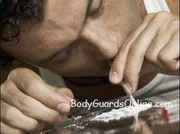 Наркомания отравление наркотиками симптомы и дейсвия телохранителя .