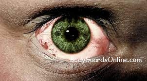 Первая помощь при травме глаза у человека